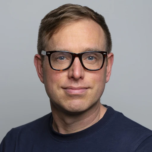 Robots vs Designers: Mastering AI and Prompt Engineering